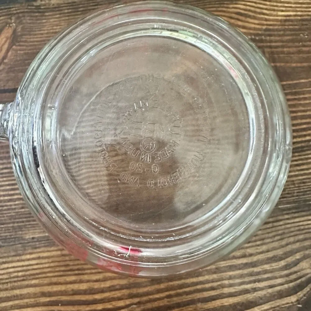 Vintage Pyrex 532 4 Cup (32oz) Glass Red Letter Measuring Cup Closed D-Handle